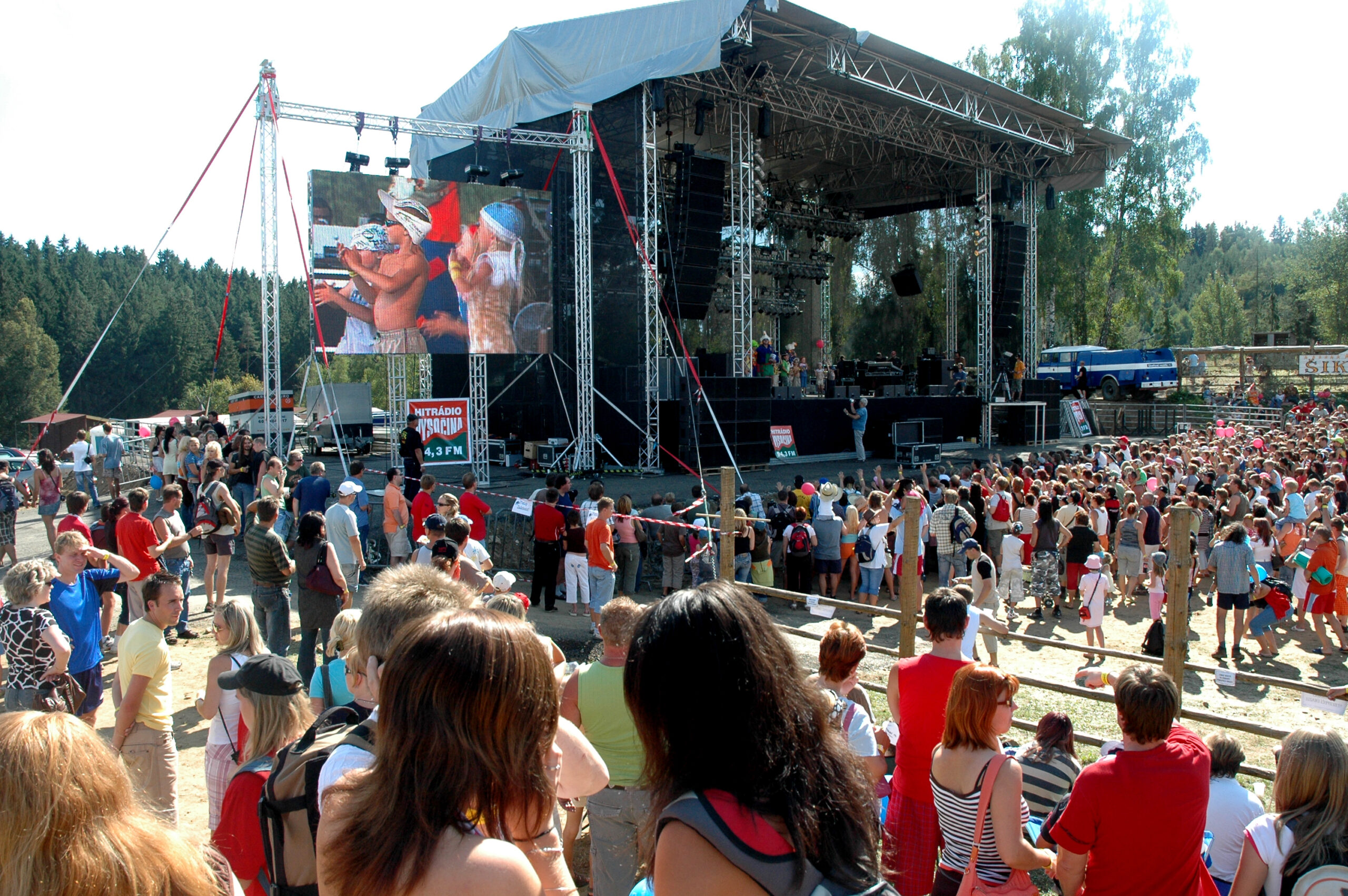 Keywords: 2007;Siklák;náv¨t?vníci